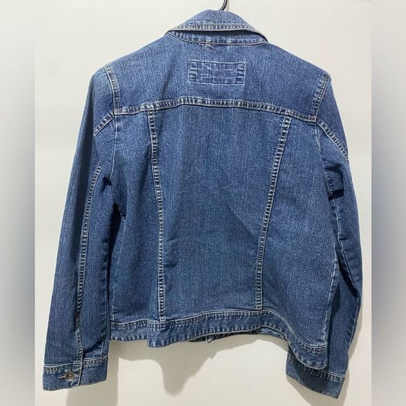 Classic Blue Jean Jacket with Fitted Silhouette - Picture 3 of 3